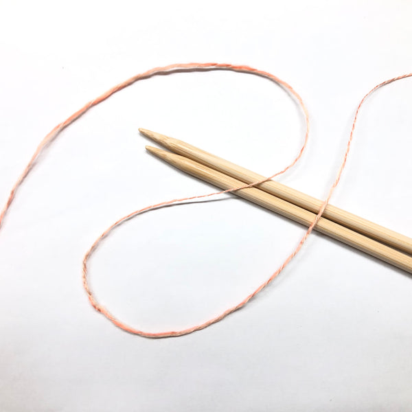 もったいない糸:957　   アクリルスラブ 　約300g(1800m）