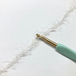 もったいない糸:1035　 ナイロンフェザーヤーン 6　約200g(1200m）
