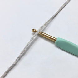 もったいない糸:1097/チャイニーズラクーン混　極太リリヤン　約250g(約400m）