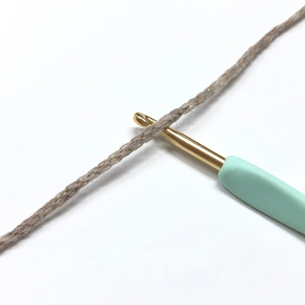 もったいない糸:1038　 チャイニーズラクーン混リリヤン　約230g(368m）