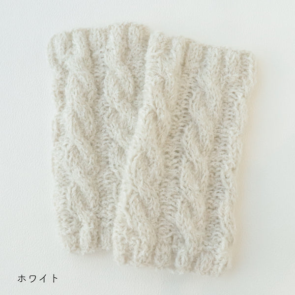sawada itto：サワダイット-moln-ケーブル編みのレッグウォーマー