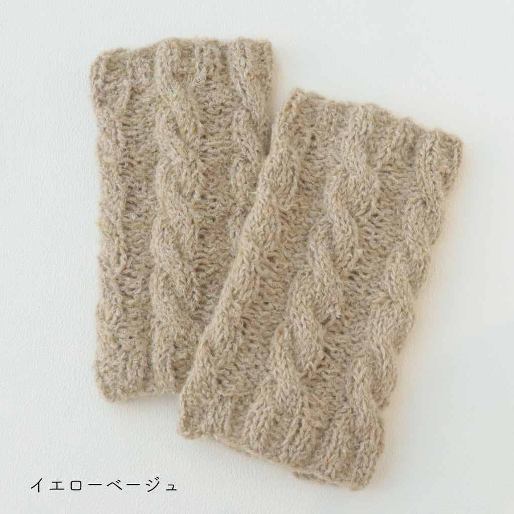 sawada itto：サワダイット-moln-ケーブル編みのレッグウォーマー