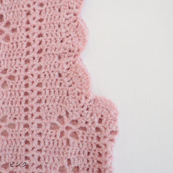 sawada itto：サワダイット-moo-お花模様の透かし編みベスト