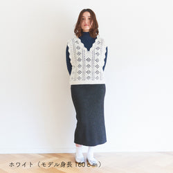 sawada itto：サワダイット-moo-お花模様の透かし編みベスト