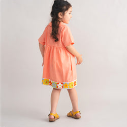 【New Arrival / キッズ&ママサイズ】ami amie : レトロフラワーかぎ針編み付きワンピース/261013