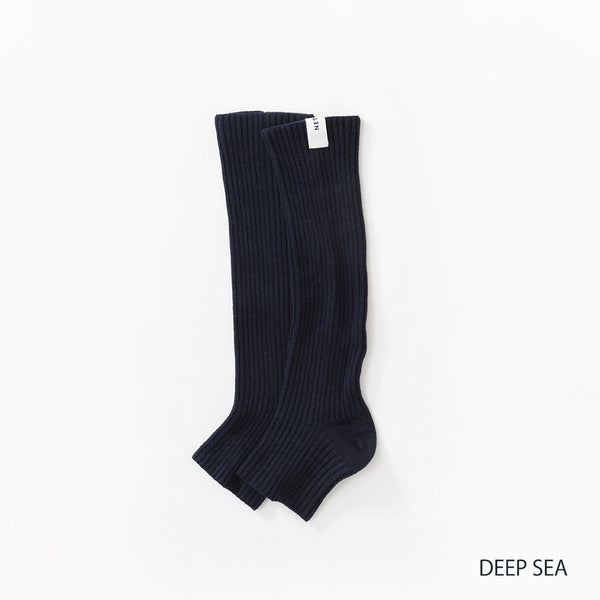 NETENE：ホリデーシーズン限定アイテム｜Leg Warmer＋manucurist<br>レッグウォーマー＋マニキュリスト《green》1本付き