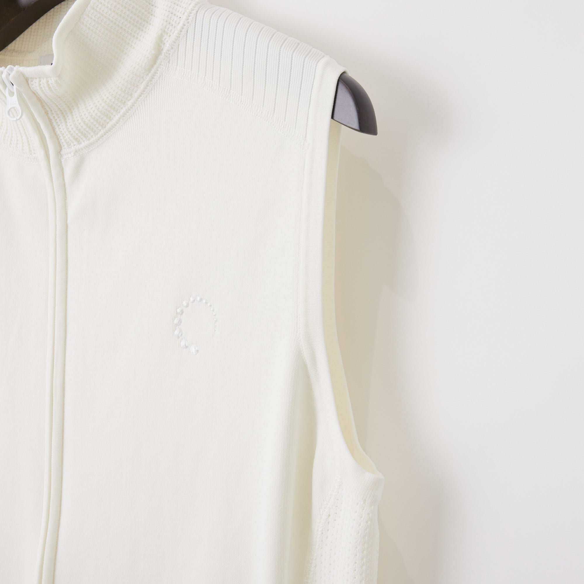 PERFECT TAN｜《SALE》テックジップアップ ニットベスト〈MENS〉