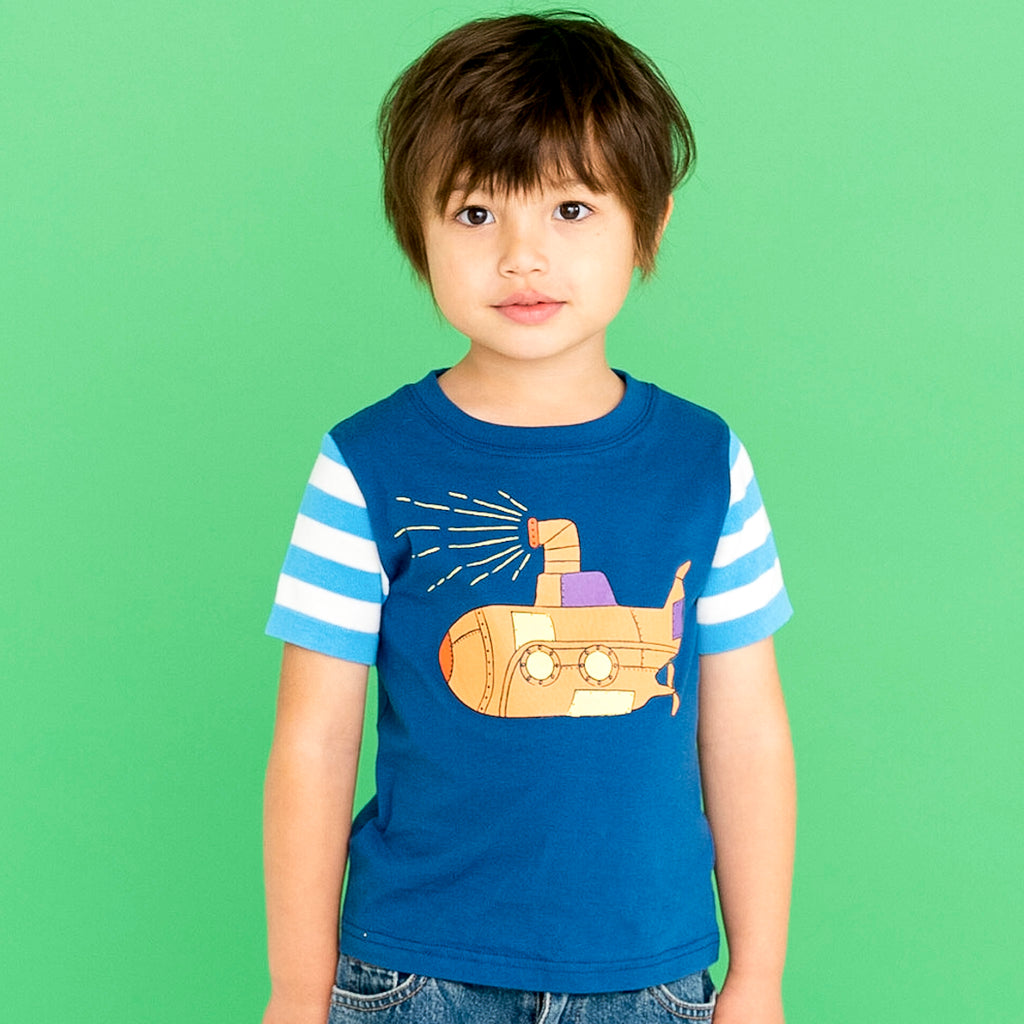 ネイビー　モデル身長:105cm 着用サイズ:100cm