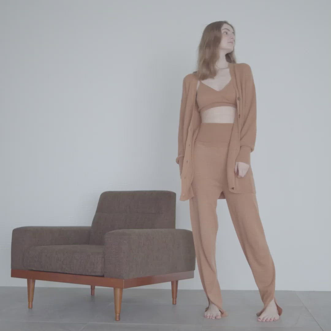 モデル身長：174cm／着用アイテム：アンバー・フリーサイズ